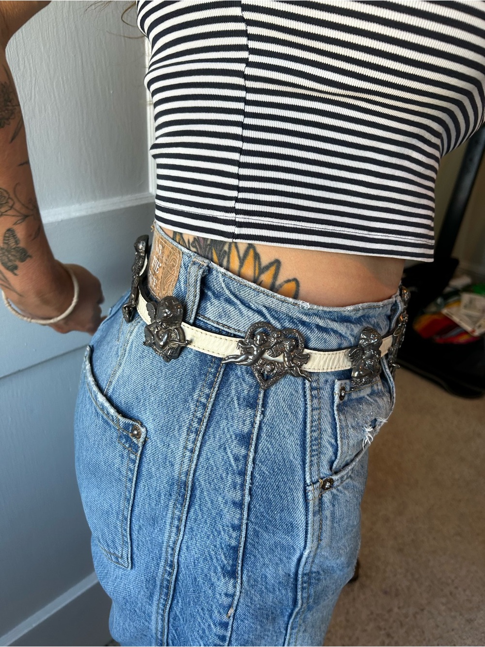 VTG Y2K STREETS AHEAD Silver Angel Embellished Leather Charm Belt Size Medium